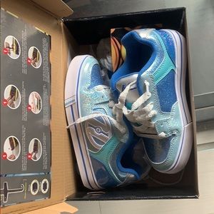 Girls sneakers size 1 Heelys